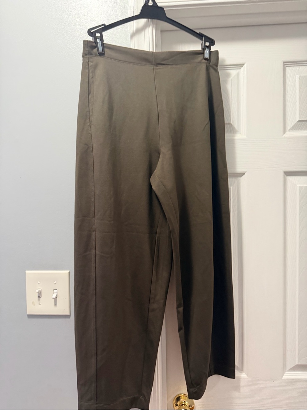 Max studio women Olive Green barrel leg Dress Pants with front pockets